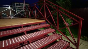 Крыльцо на винтовых сваях с крышей