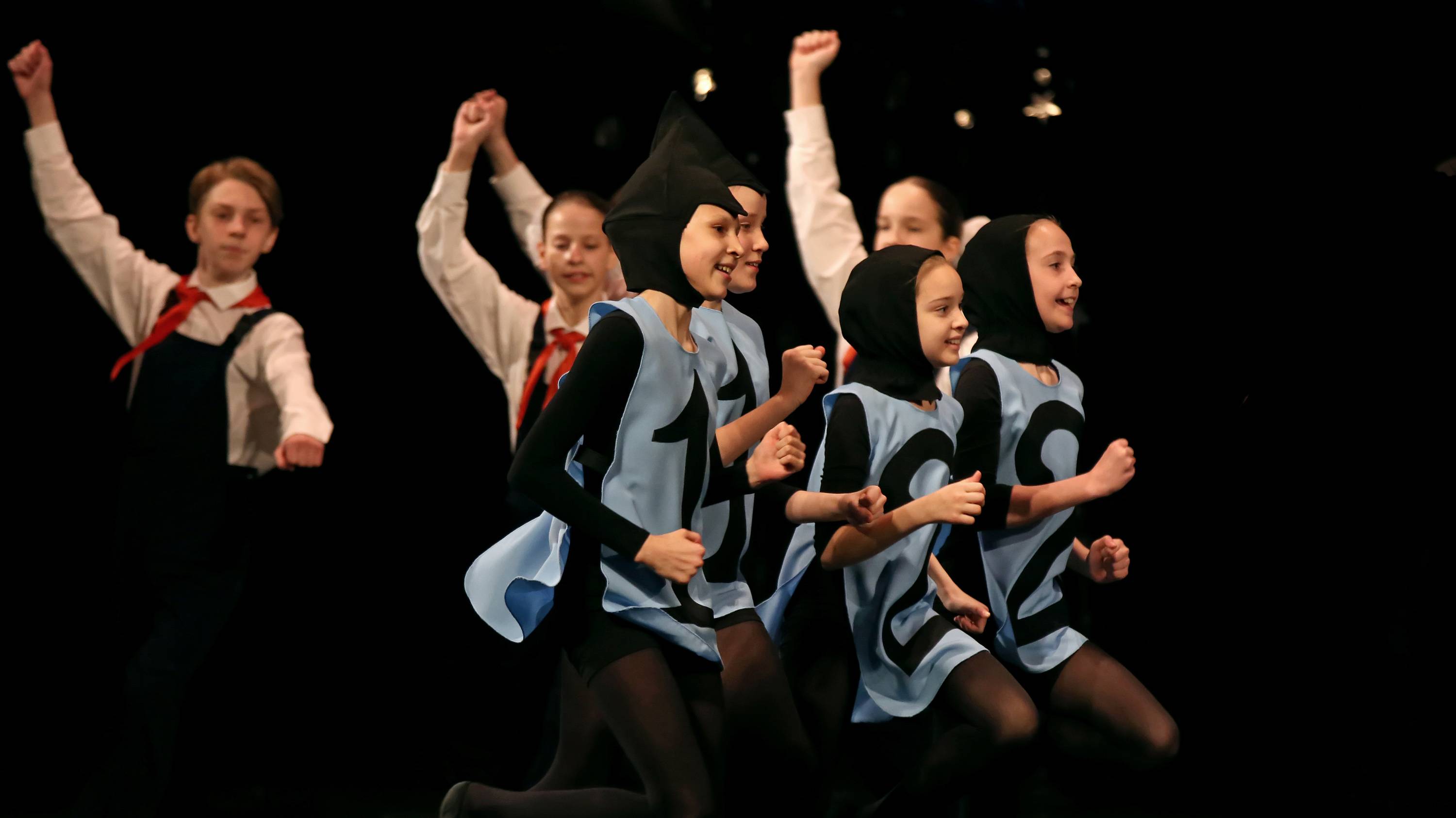 «ДРУЖНОЕ ЗВЕНО», Ансамбль "Школьные годы". "FRIENDLY LINK", Ensemble "School Years". смотреть онлайн