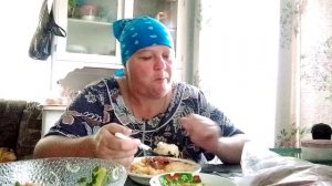 МУКБАНГ. На ужин картофельное пюре и салат 🥗