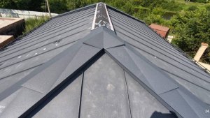 Вентилируемый конек на фальцевой кровле. Видео инструкция.