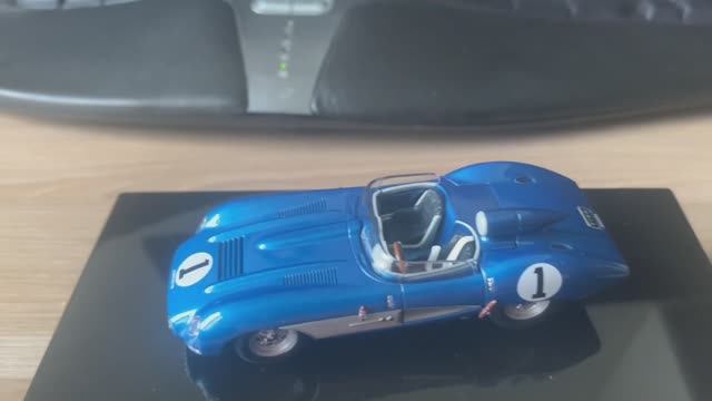 Обзор модели Chevrolet Corvette SS 1957 в масштабе 1:43 от Autoart смотреть онлайн