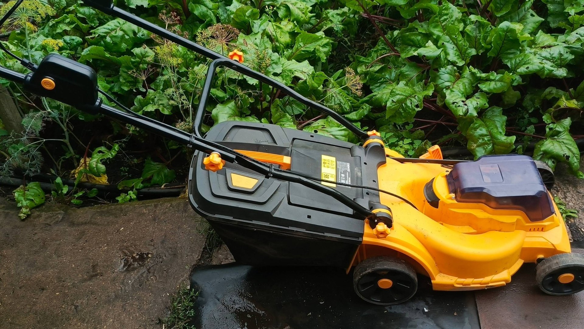 Газонокосилка аккумуляторная бесщеточная DEKO DKLM40V.