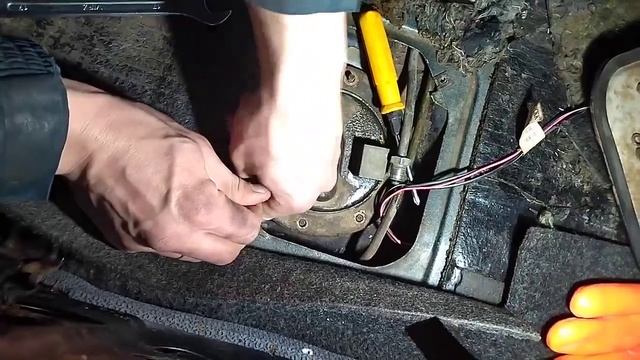 Как снять, разобрать датчик уровня топлива на ваз 2114 - 2115 ДУТ смотреть онлайн