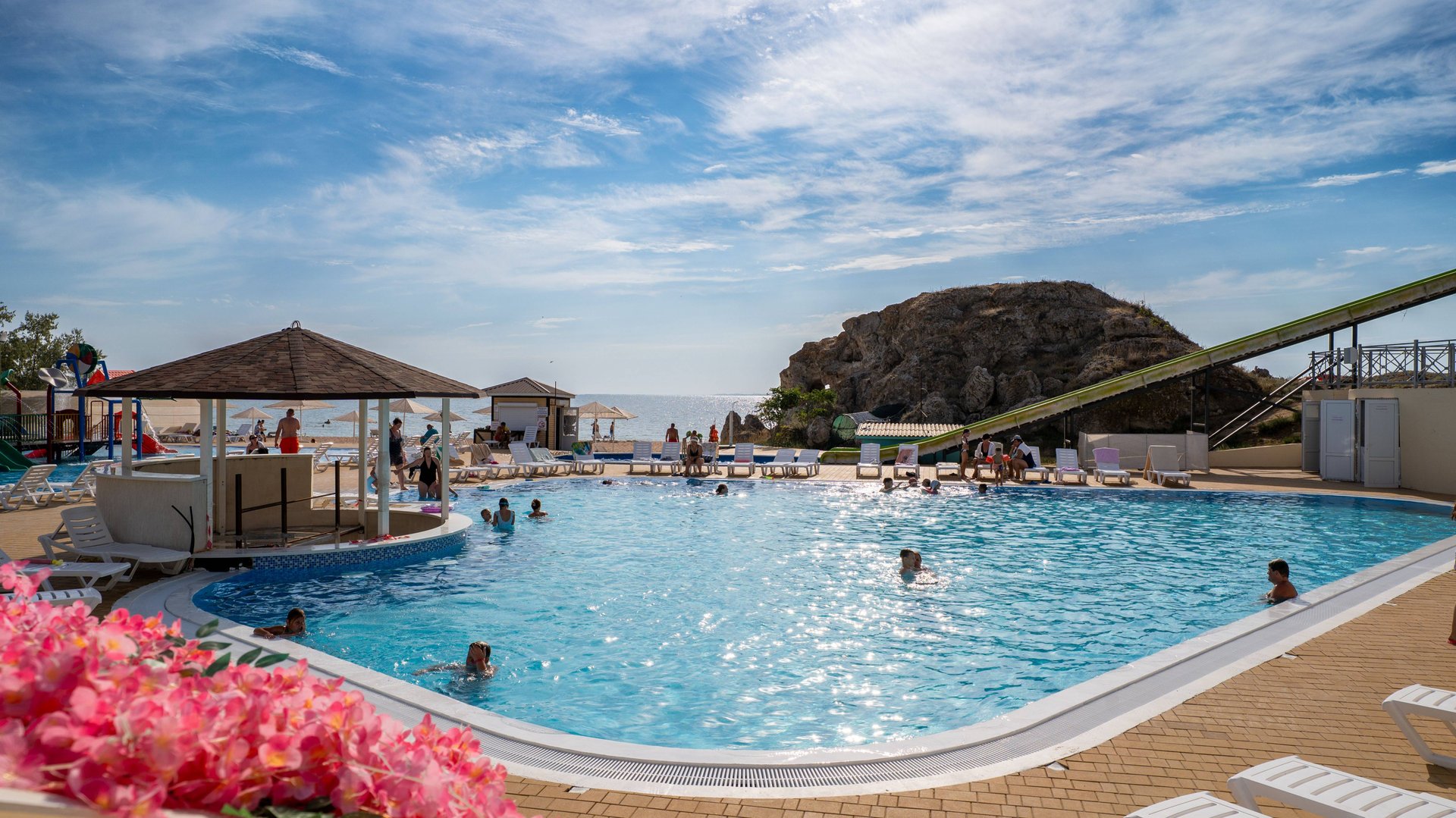 Отдых в семейном отеле "АзовЛенд" смотреть онлайн