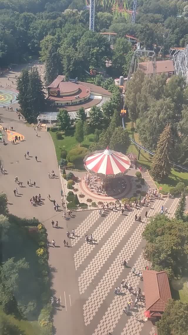 Парк аттракционов Диво Остров. Вид с колеса обозрения смотреть онлайн