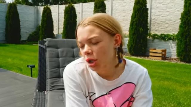 ВЫЖИВИ НА КАНІКУЛАХ ГДЕ ВСЁ ПЛАТНО! 2 часть смотреть онлайн