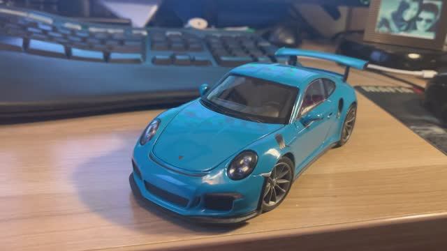 Обзор модели Porsche 911 GT3 RS от Welly смотреть онлайн
