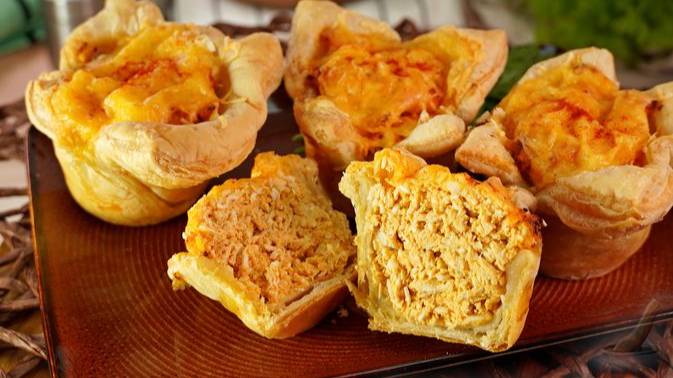 Вкусно, красиво, удобно. СЛОЙКИ С КУРИЦЕЙ, ЯЙЦАМИ И СЫРОМ