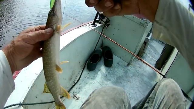 Была обычная рыбалка А потом КАААК ДОЛБАНУЛО смотреть онлайн