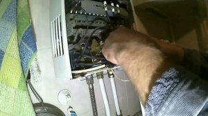 Чистим от пыли и грязи газовую колонку.