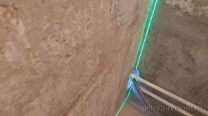 Проверяем стену лазернымуровнем.mp4