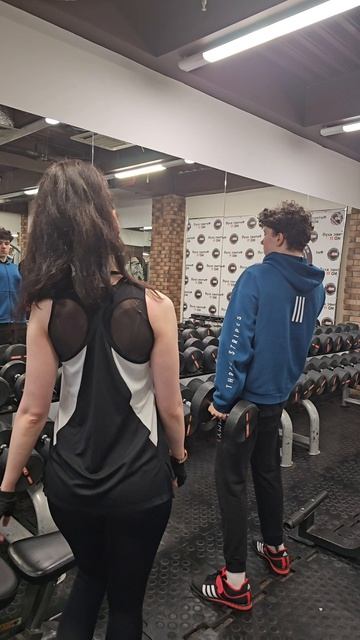 Девушка тренер запрещает тренироваться с читингом Саше Спасокукоцкому смотреть онлайн