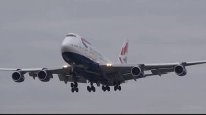 Красивые самолеты заходят на посадку в аэропорту Хитроу Лондон