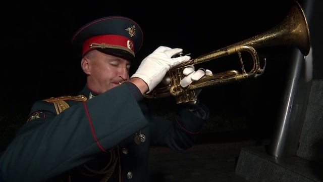 Возложение цветов к мемориалу Героям АлСиба смотреть онлайн