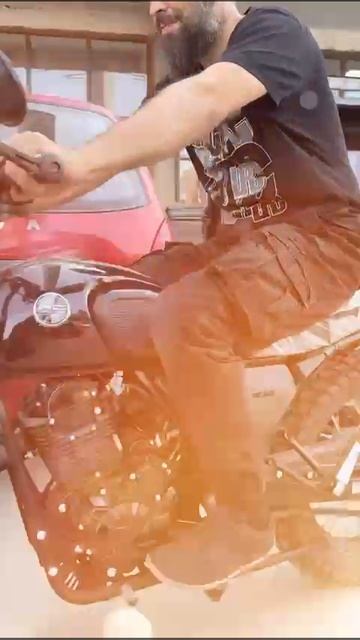 WhatsApp Video 2025-08-05 At 22.55.53