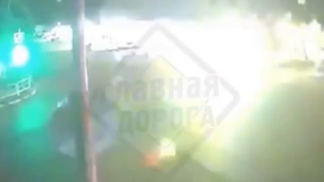 В Армавире мотоциклист проехал на красный и устроил смертельное ДТП с другим мотоциклистом смотреть онлайн