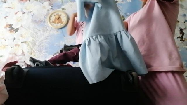 вау анюша распаковала чемодан