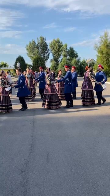Не можем устоять на месте, когда слышим песню «Хорошо, что есть жена»! смотреть онлайн