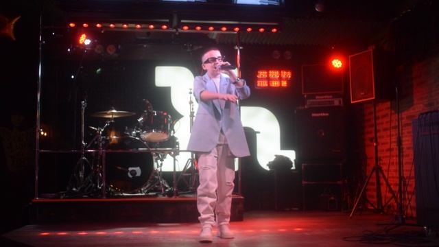 На рейве цвяты.