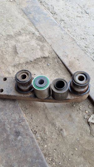 УАЗ Патриот 2024, сравнение сайлентблоков с нормальными.