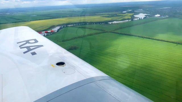 Полет на самолете як18