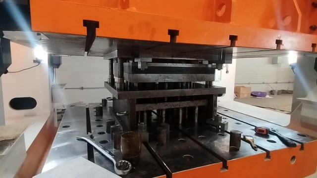 Гидравлический пресс Yangli YGM34-630K смотреть онлайн
