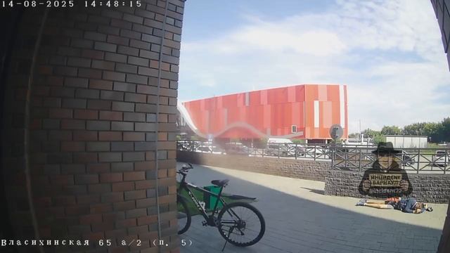 Молодой мужчина получил травмы, упав из-за плохого самочувствия в Барнауле смотреть онлайн