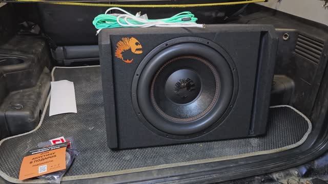 Установка Активного сабвуфера DL Audio Piranha 15A Black V.2 в Mitsubishi Pajero 3 смотреть онлайн
