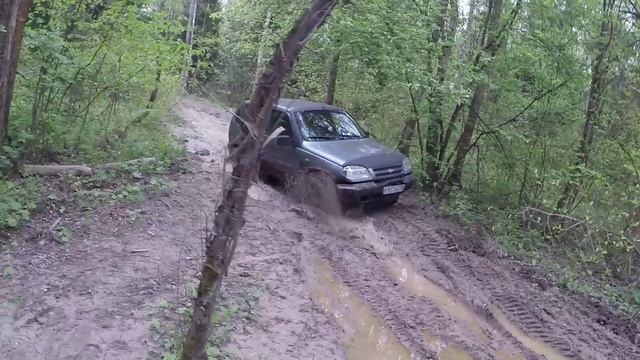 Покатушки по лесу на ниве шевроле. смотреть онлайн