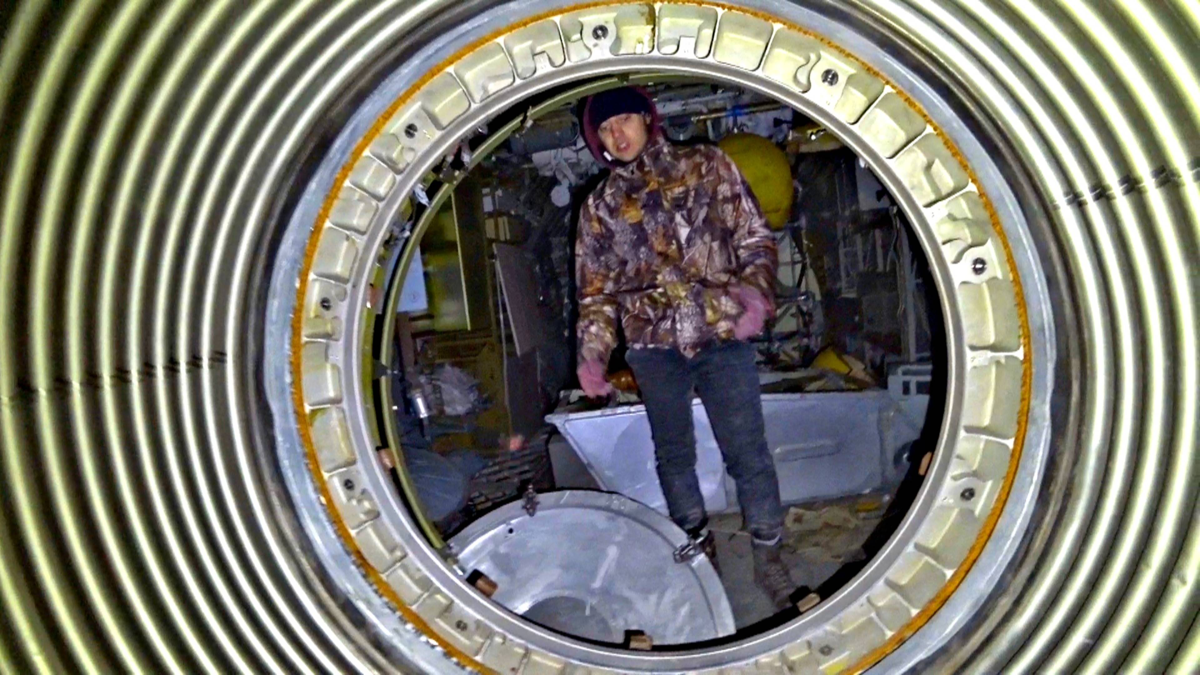 ✅Выживаем в Космическом Корабле на Байконуре 🚀 Готовим Бешбармак 🇰🇿 ⚡ Что скрывают в этом Ангаре смотреть онлайн