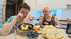 Мукбанг меня начало всё БЕСИТЬ! РЕМОНТ на кухне не КОНЧАЕТСЯ! КОСЯКИ от мастеров! Семейный ужин