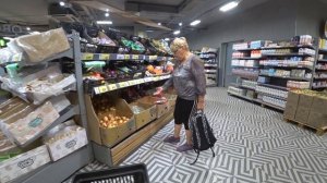 С Любашей в Пятёрочке. Разнообразие дынь.