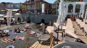 СОЧИ Адлер пляж Чайка сегодня 15 августа 2025. Какая погода сейчас в Сочи. Обстановка на пляже