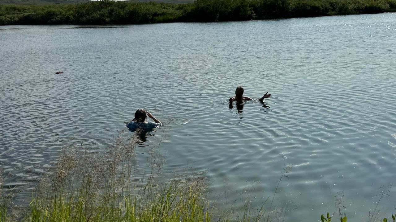 Вот и открыли купальный сезон. Посмотрели шахту 17, заглянули в кафе "Секрет" на Комсомольском. смотреть онлайн