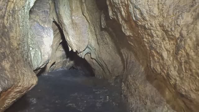 Пещера Палласа. Долина реки Ай. Узкие ходы и коридоры. Каково внутри ? Спелеология.