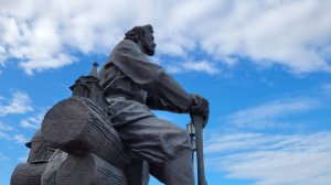Оживляя памятники: памятник Петру Бекетову в Якутске