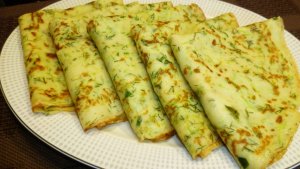 Блинчики из кабачков с зеленью. Безумно вкусные! Очень просто приготовить!