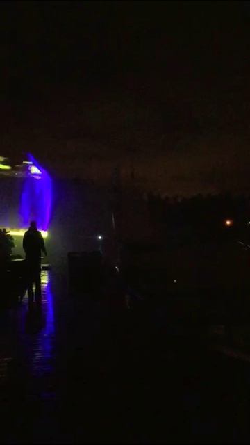 Лазер на воде.