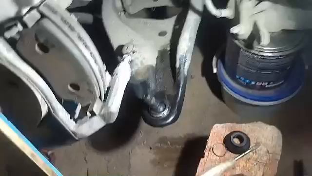 Как снять шаровую опору Ниссан Альмера G15 без съемника, и специальных инструментов, своими силами. смотреть онлайн