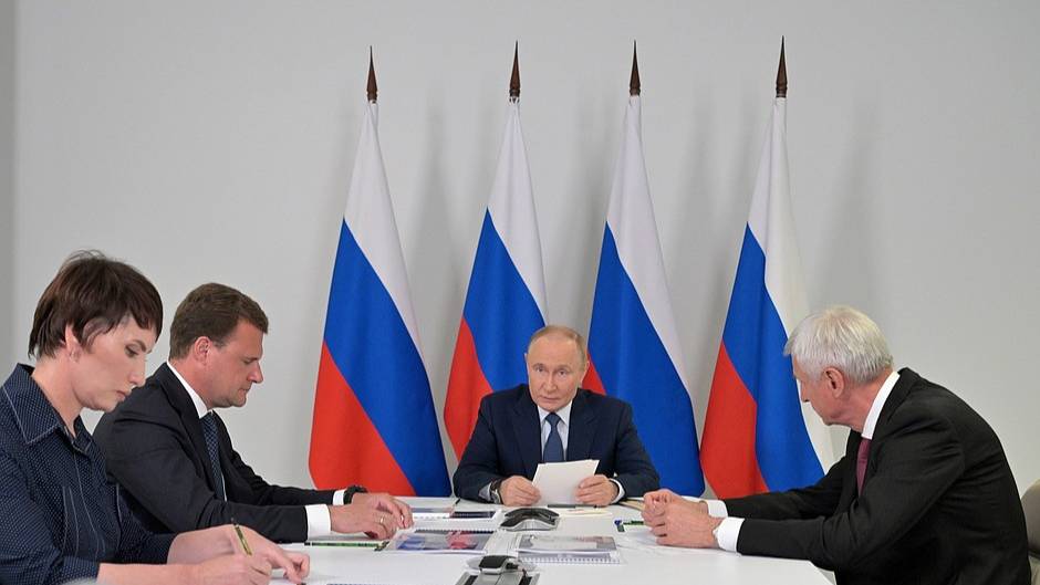 Совещание о ходе реализации мастер-плана Магадана смотреть онлайн