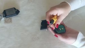 Как поменять батарейку в Москвич 3