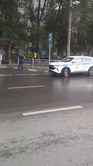 Очередной наезд самокатчика на ребенка произошел в Ульяновске.   Сегодня около 14:00 на улице Рябико