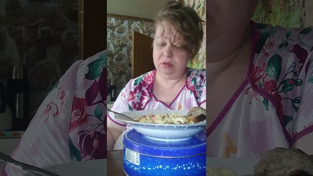 МУКБАНГ МАКАРОНЫ И ГрИБНОЙ МУС смотреть онлайн