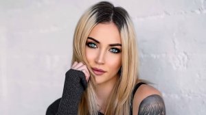 Музыка Песни Клипы слушать бесплатно лучшая подборка горячих хитов года 2025 Яндекс MUSIC