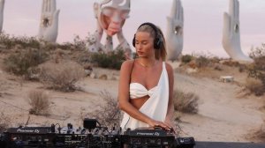 RHUE | i played this sunset tech house set in the desert