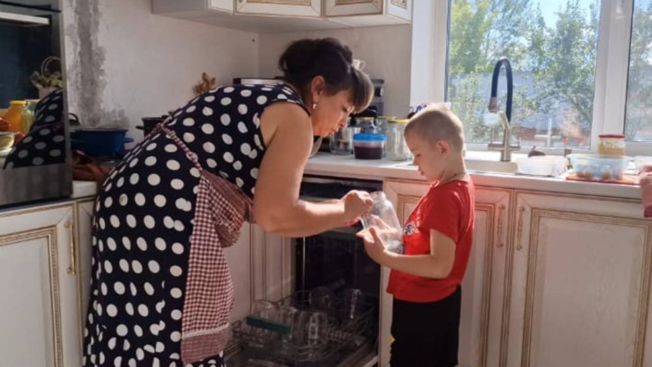 Сбор урожая. Заготовки на зиму. Готовим пирожные. Проходим испытания. Жизнь семьи в деревне. смотреть онлайн