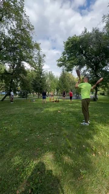 Тренировки с булавами на улице