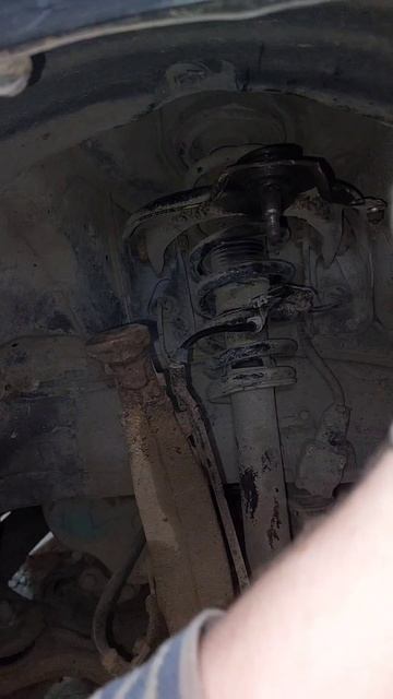 Замена верхней шаровой опоры #automobile #гараж #автомеханик #автосервис #топ #лайфхак #авто смотреть онлайн