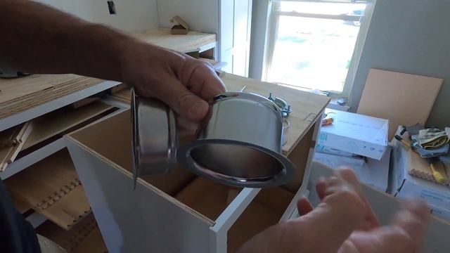 Когда военные самолёты встречаются с фермерской мойкой — мы строим кухню под звук сверхзвукового уда