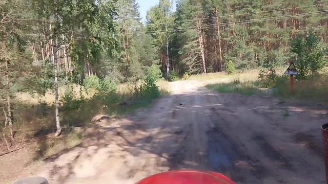Просто еду  на тракторе  по лесной дороге.